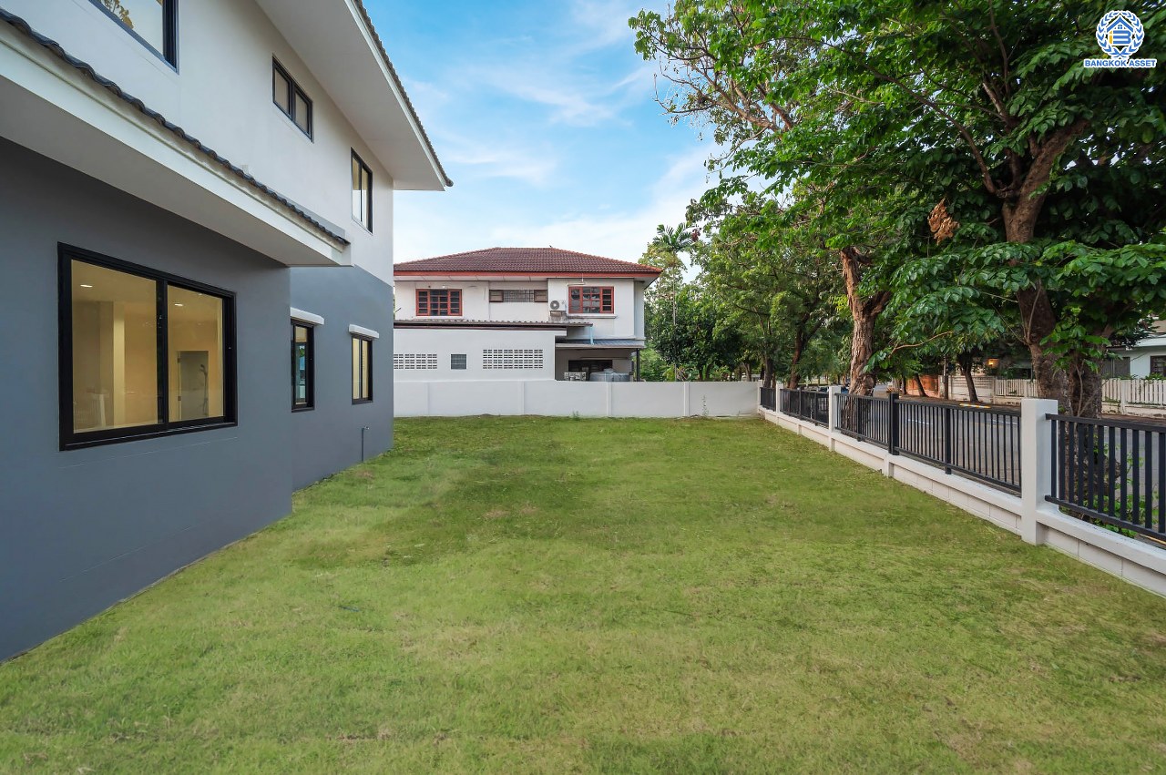 บ้านมือสองตกแต่งใหม่ คุณภาพแบรนด์ LH โครงการ ชลลดา บางบัวทอง เนื้อที่ 99 ตร.ว. ตกแต่งหรูหรา ฟังก์ชันจัดเต็ม 3 ห้องนอน 3 ห้องน้ำ จอดรถได้ 1 คัน พร้อม Facilities ครบ! บนทำเลคุณภาพ เชื่อมต่อได้หลายเส้นทาง ใกล้เซ็นทรัลเวสต์เกต และรถไฟฟ้า "สถานีบางพลู"